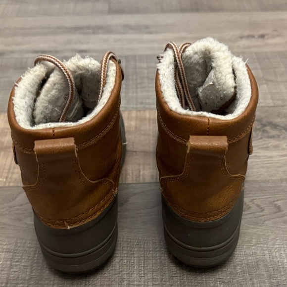London Fog Cozy Two-Tone Winter Boots - Picture 3 of 3